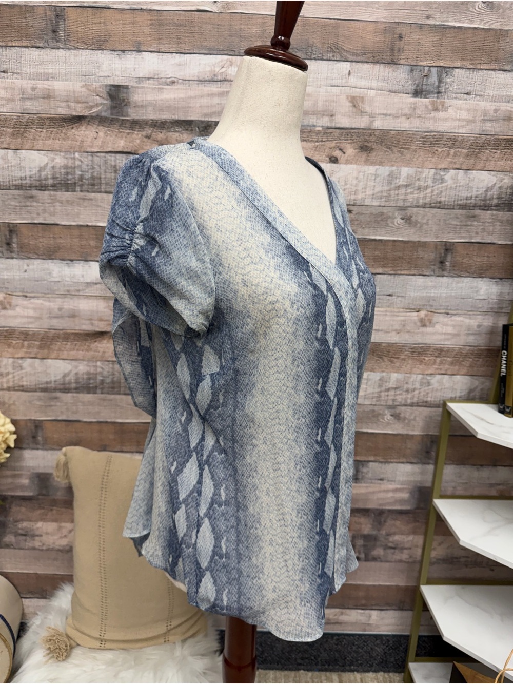 Bebe Blue Snake-Print Ruffle Top Blouse - Picture 2 of 7